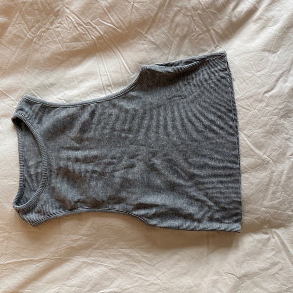 Gray Ribbed Crop Top - Picture 2 of 3